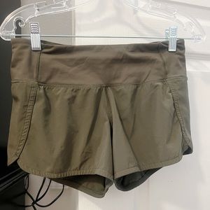 Lululemon Shorts Speed Up 2.5”